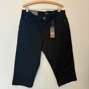 NWT FDJ Olivia Women’s 18 Capri Stretch Black Denim
